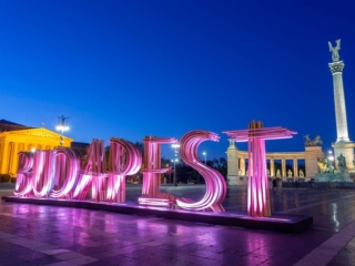 Heroes Square Heroes Square